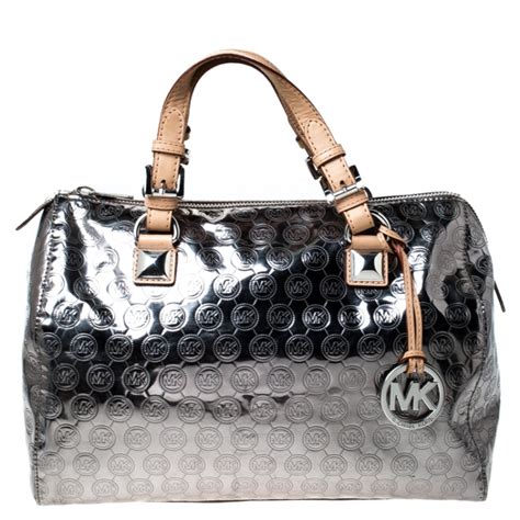 michael kors handtaschen m.henkel|Michael Kors silver satchel handbag.